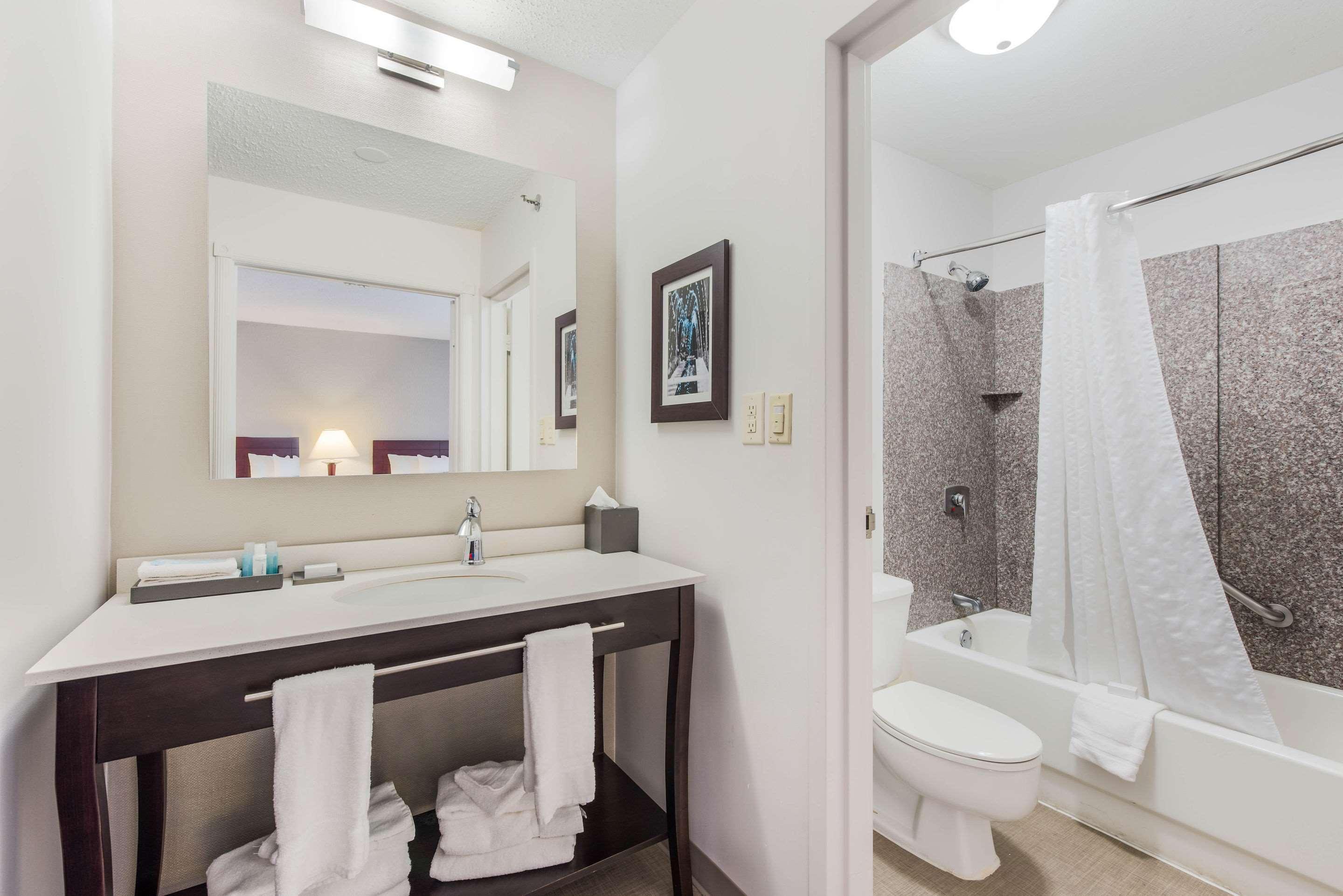 The Blu Hotel Blue Ash Cincinnati, Ascend Hotel Collection Экстерьер фото